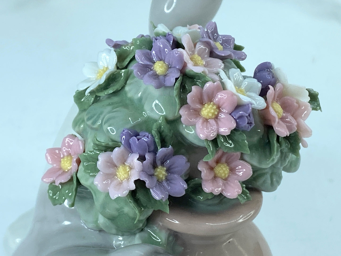 Lladro "Secret Spot" #6566 - Curious Kitten Hiding Behind Flowers A217