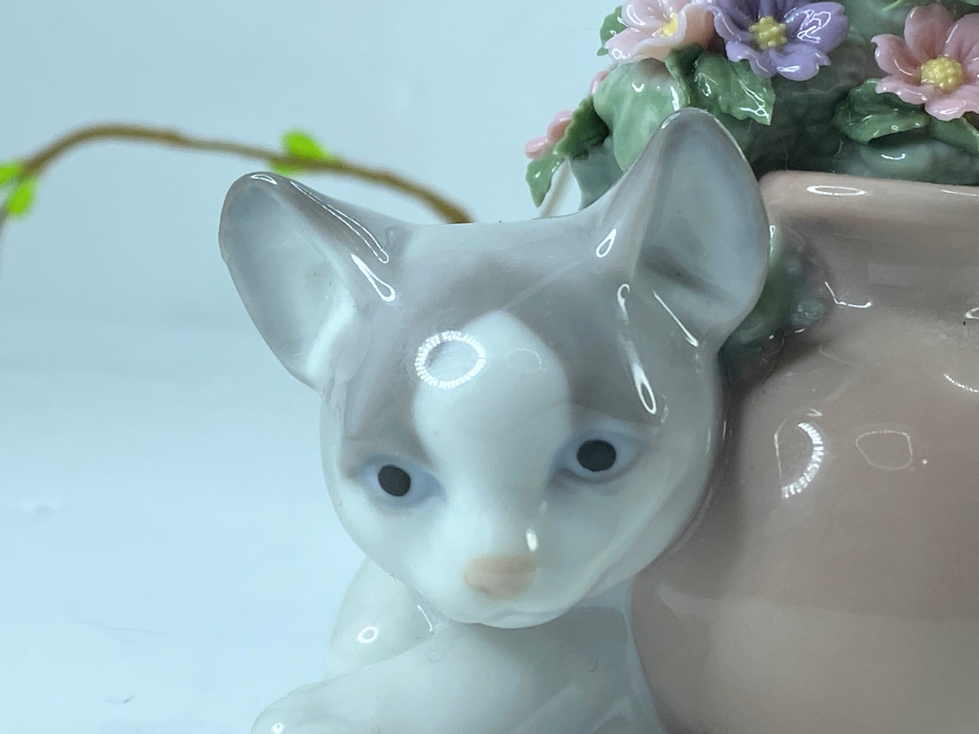 Lladro "Secret Spot" #6566 - Curious Kitten Hiding Behind Flowers A217