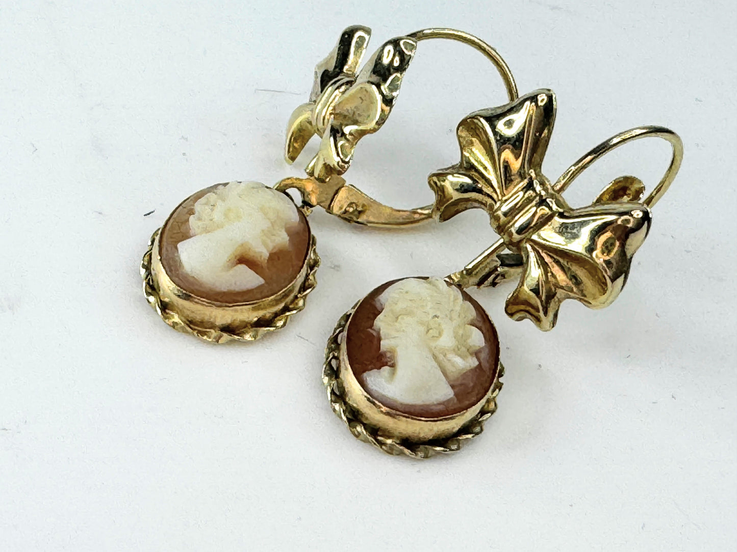 14K yellow gold Ribbon bow Cameo dangle earrings JR9380