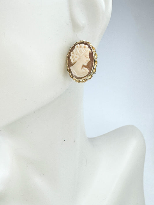 14K yellow gold Shell Cameo twisted border screw on earrings JR9382