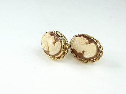 14K yellow gold Shell Cameo twisted border screw on earrings JR9382