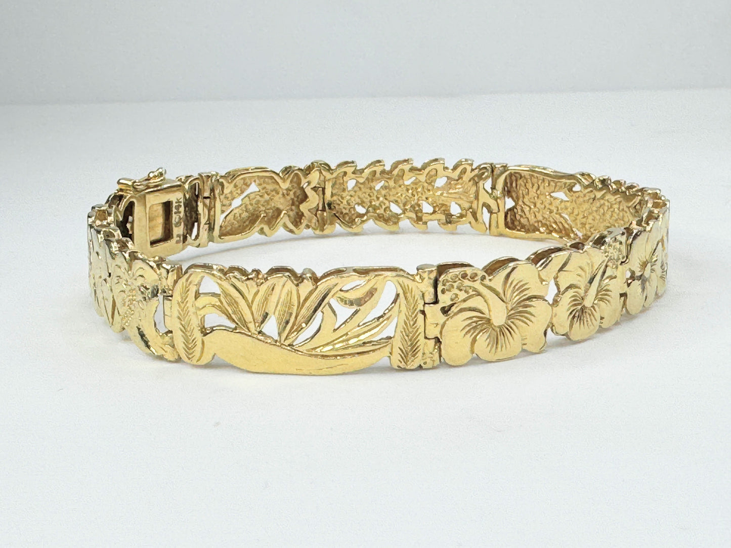 14K gold Island Hawaiian Hibiscus cut-out hinged bracelet 23.2g 7.5" JR9448