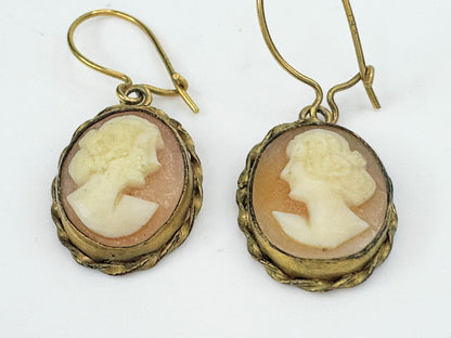 Mid-century hand carved Shell Cameo in 14K yellow gold wire dangle 2.5gm