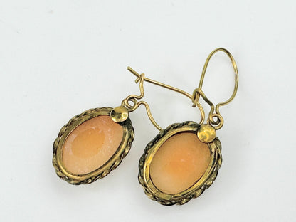 Mid-century hand carved Shell Cameo in 14K yellow gold wire dangle 2.5gm