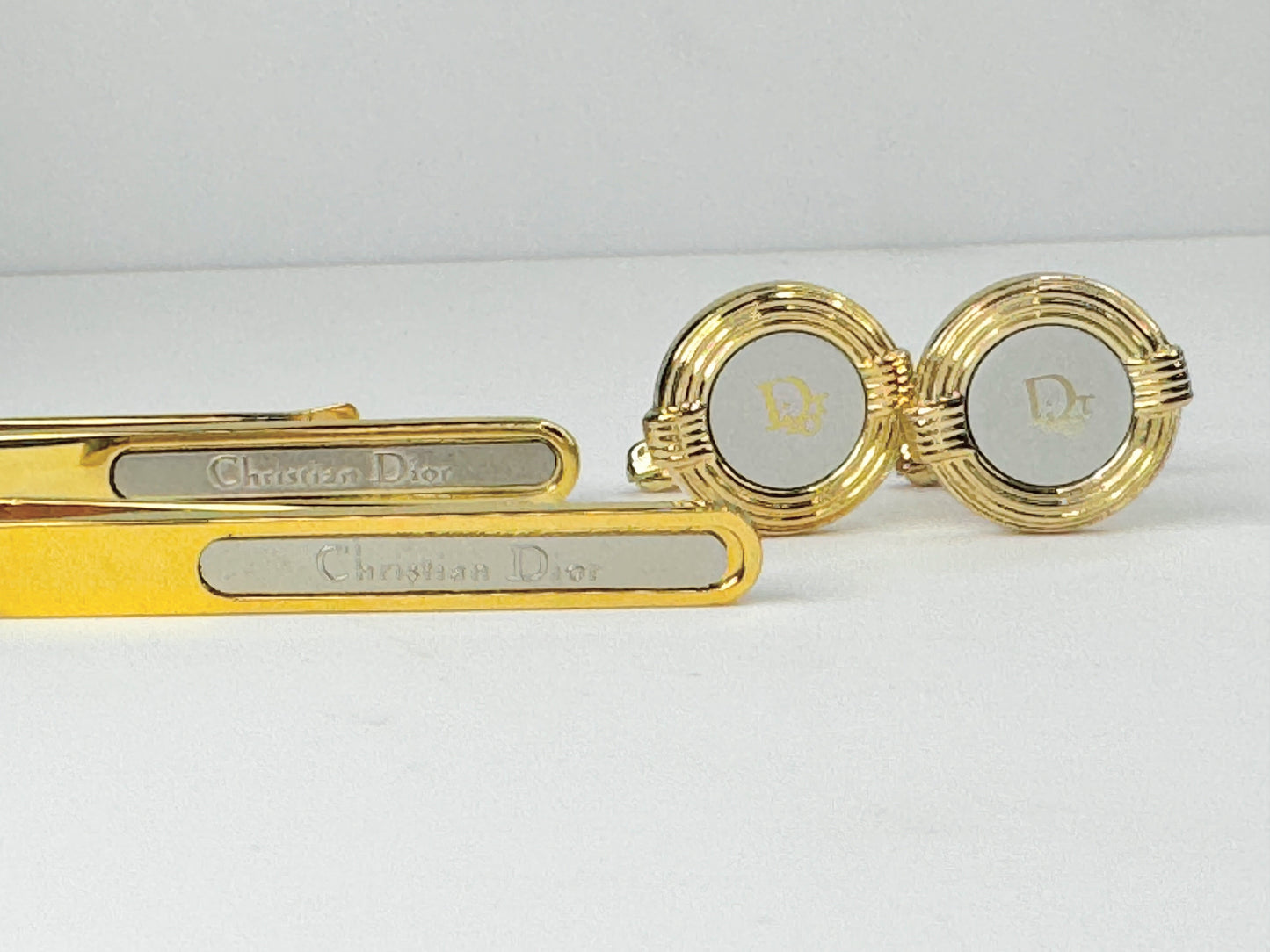 Christian Dior Gold tone cuff link matching tie clip set JR9456