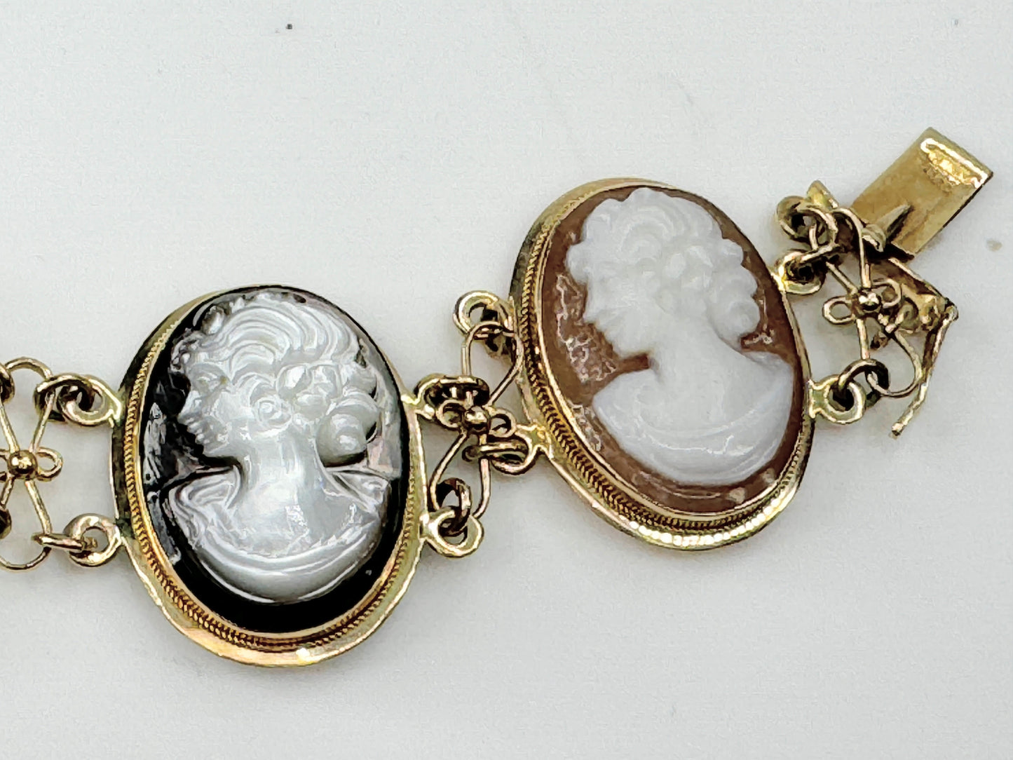 Mid Century 14K gold shell & MOP Cameo link bracelet 16.3g 6.75" JR9458