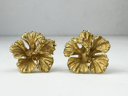 Hawaiian Heirloom 14K yellow gold Sculpted Hibiscus Flower Earrings 4.4g JR9459