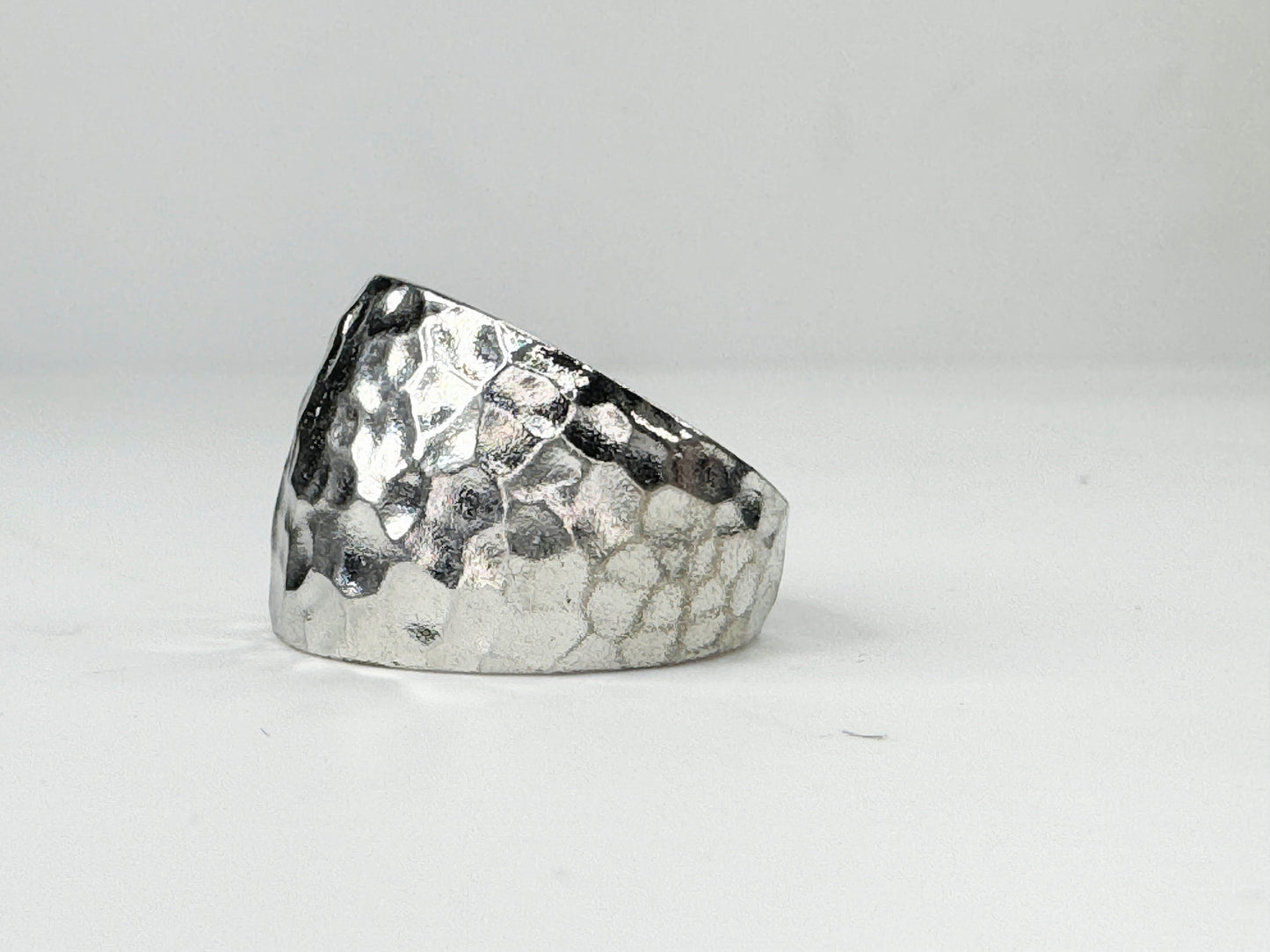 Hand hammered sterling silver wide ring band s7 6.1g JR9461