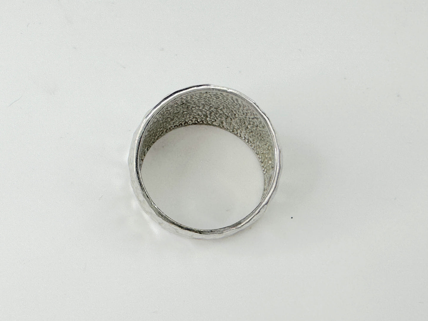 Hand hammered sterling silver wide ring band s7 6.1g JR9461