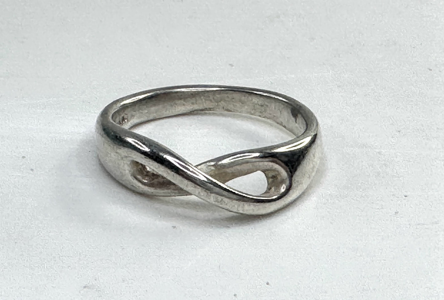 Vintage Tiffany & Co Sterling Silver Infinity LOVE Knot Ring Pouch s6.5 JR1632