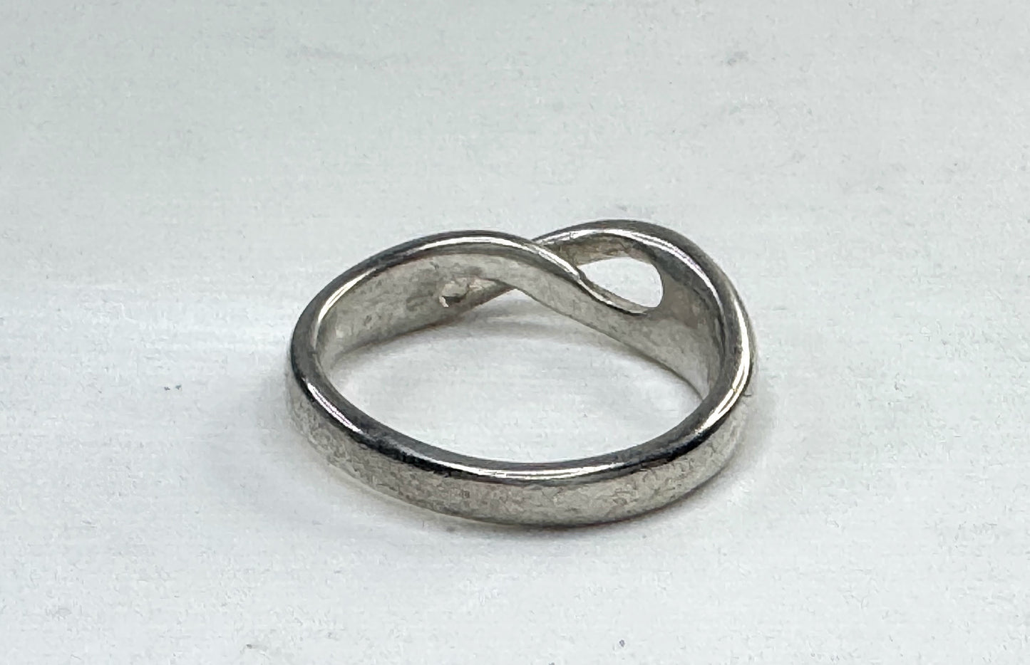 Vintage Tiffany & Co Sterling Silver Infinity LOVE Knot Ring Pouch s6.5 JR1632