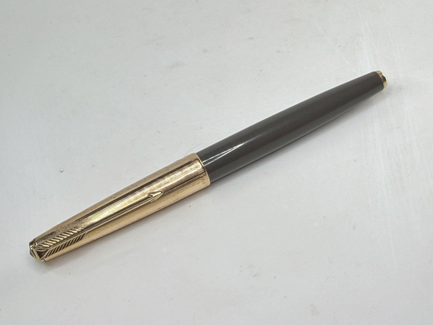 Vintage Parker Fountain Pen Gray Barrel Gold Cap Fine Nib SS295