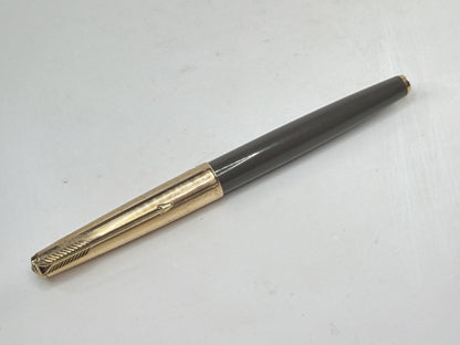 Vintage Parker Fountain Pen Gray Barrel Gold Cap Fine Nib SS295