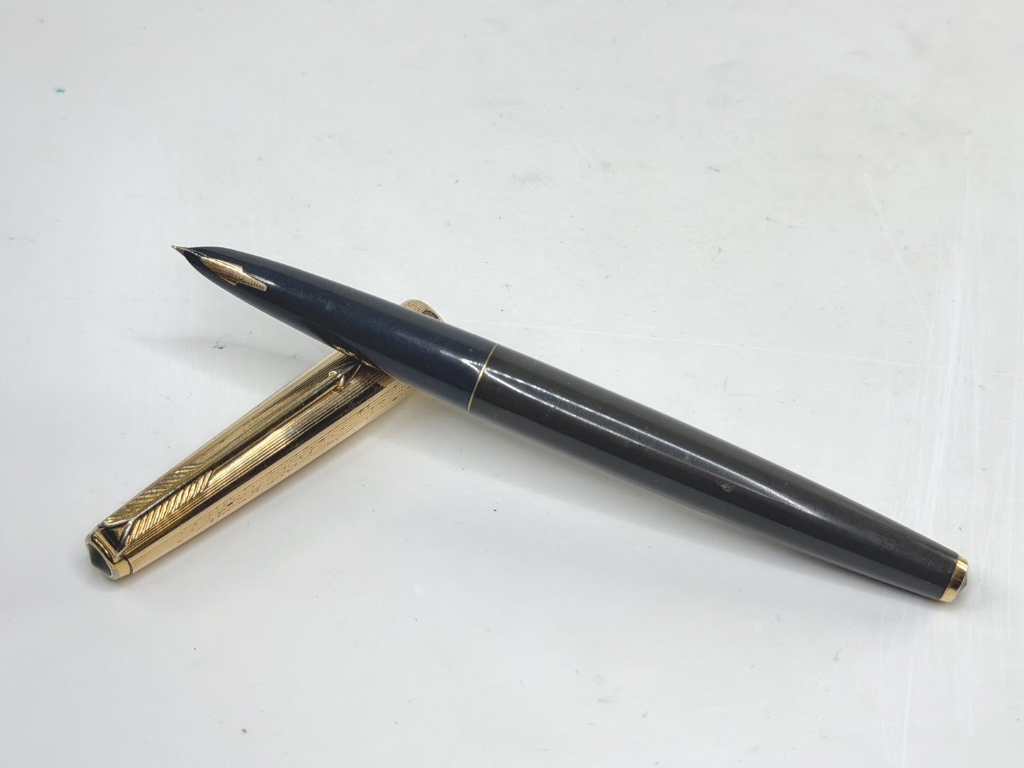 Vintage Parker Fountain Pen Gray Barrel Gold Cap Fine Nib SS295