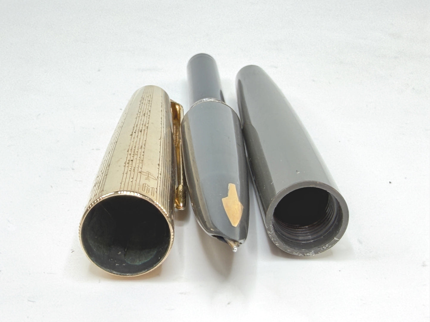 Vintage Parker Fountain Pen Gray Barrel Gold Cap Fine Nib SS295
