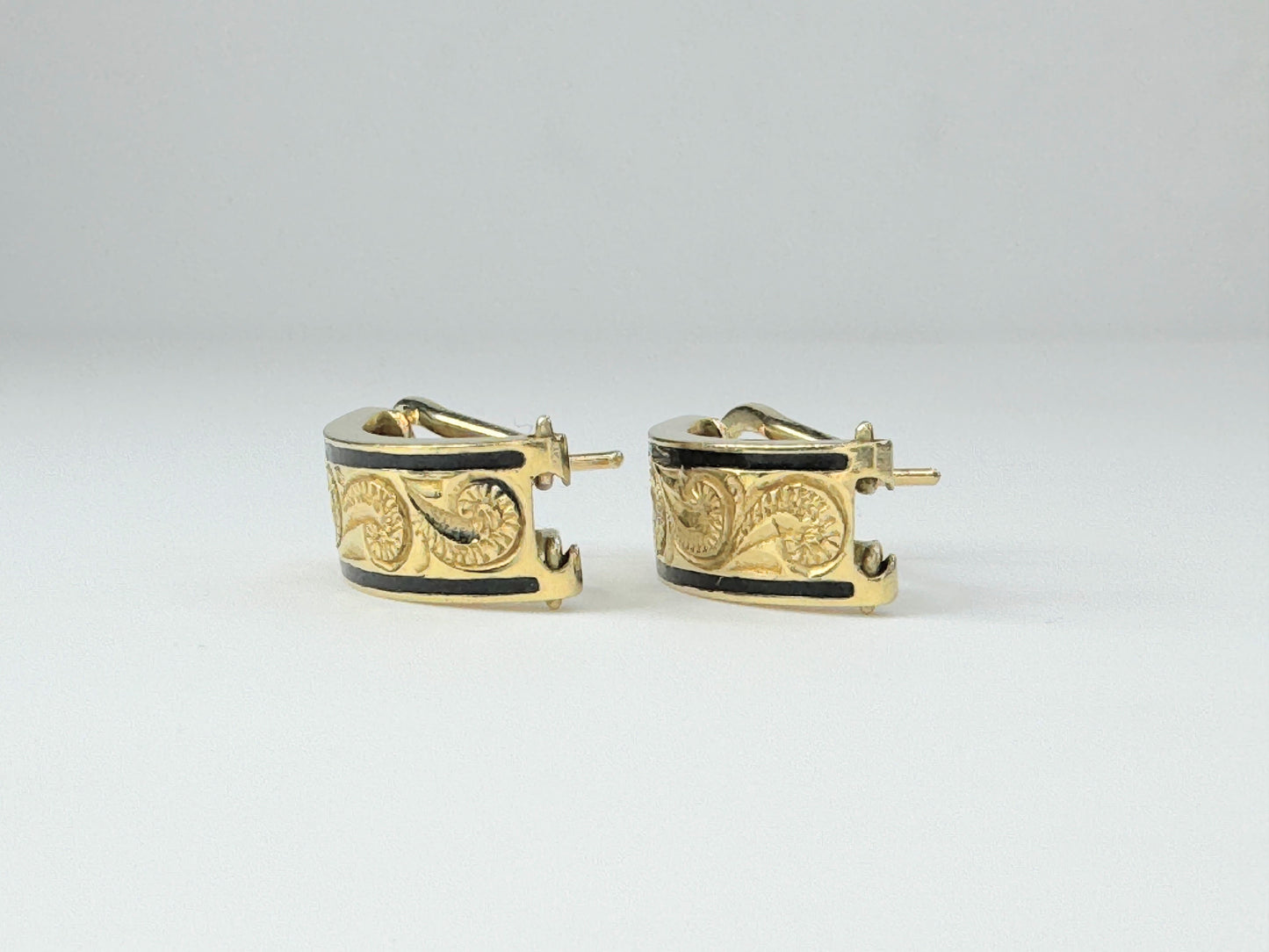 Hawaiian Heirloom Earrings Black Enamel 14K Yellow Gold 3.0g JR9466