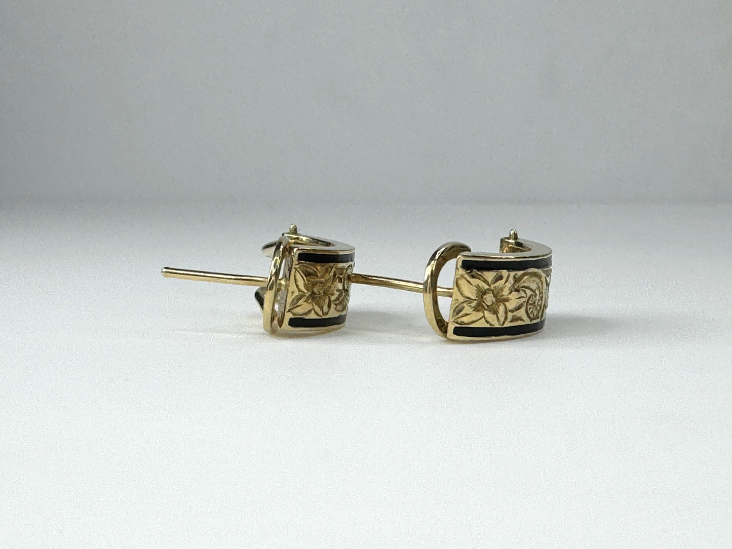 Hawaiian Heirloom Earrings Black Enamel 14K Yellow Gold 3.0g JR9466