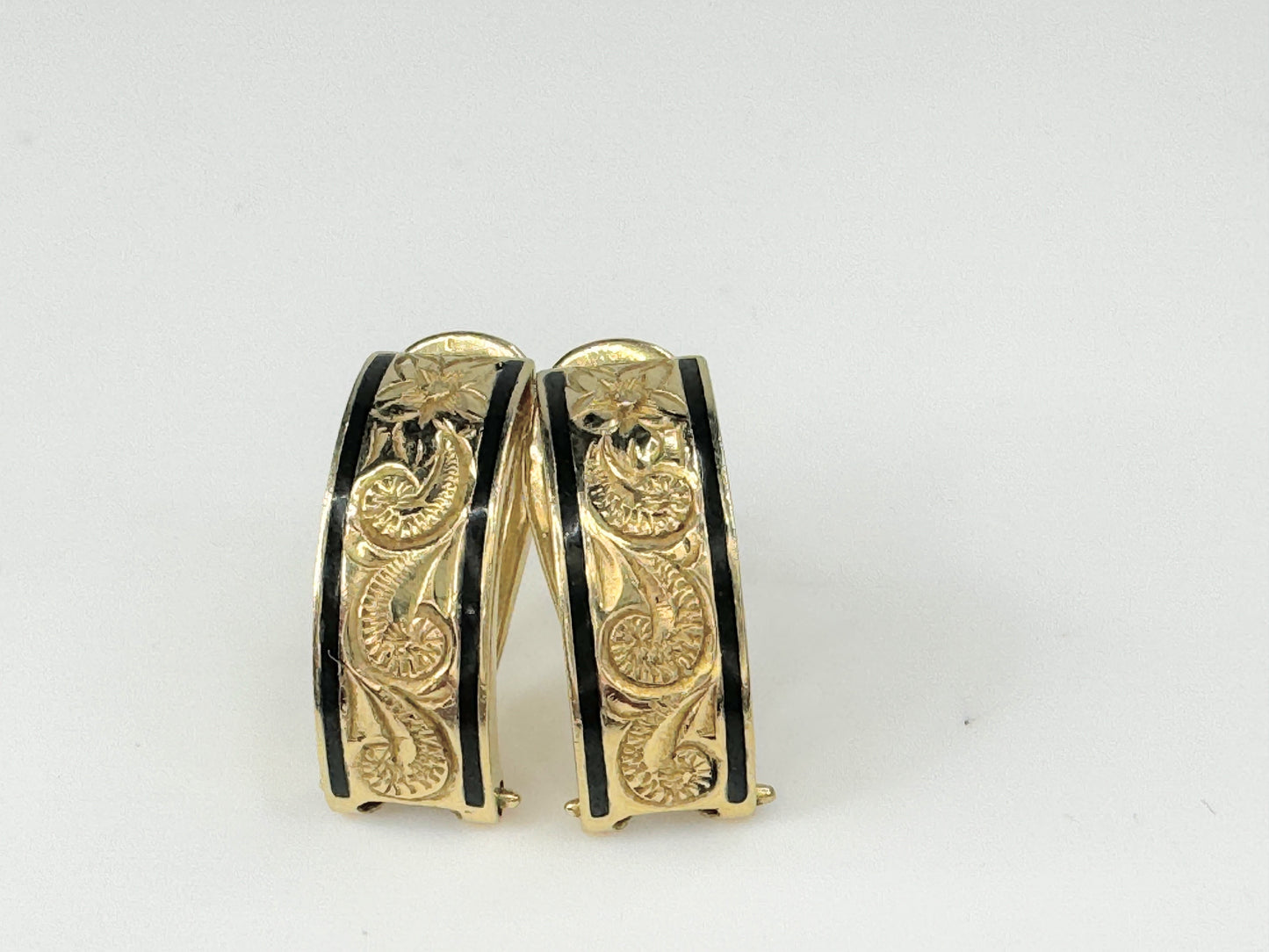 Hawaiian Heirloom Earrings Black Enamel 14K Yellow Gold 3.0g JR9466