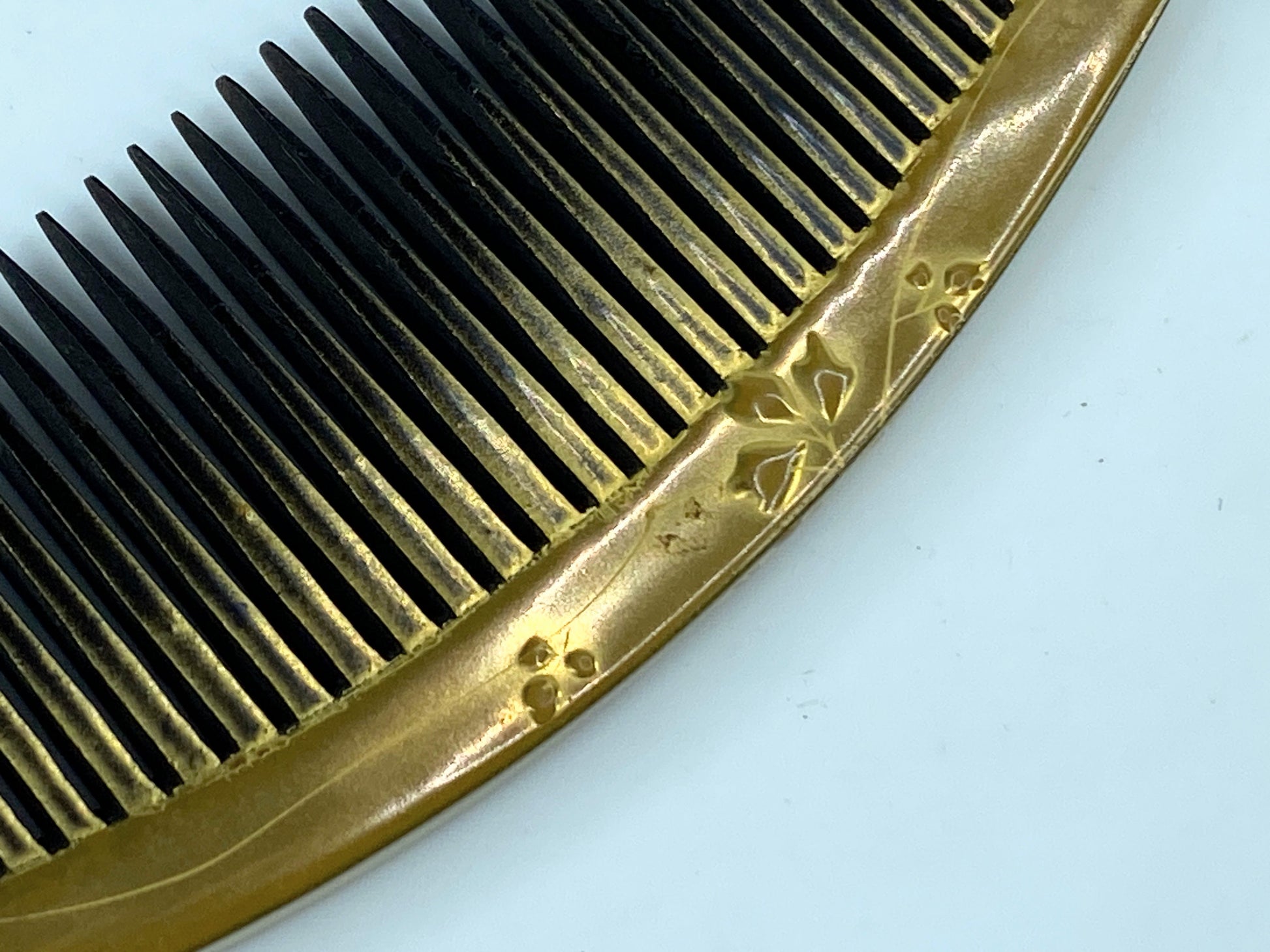 Art Deco Japanese Geisha Comb Kushi Kanzashi Gold Makie Floral embossed GS503