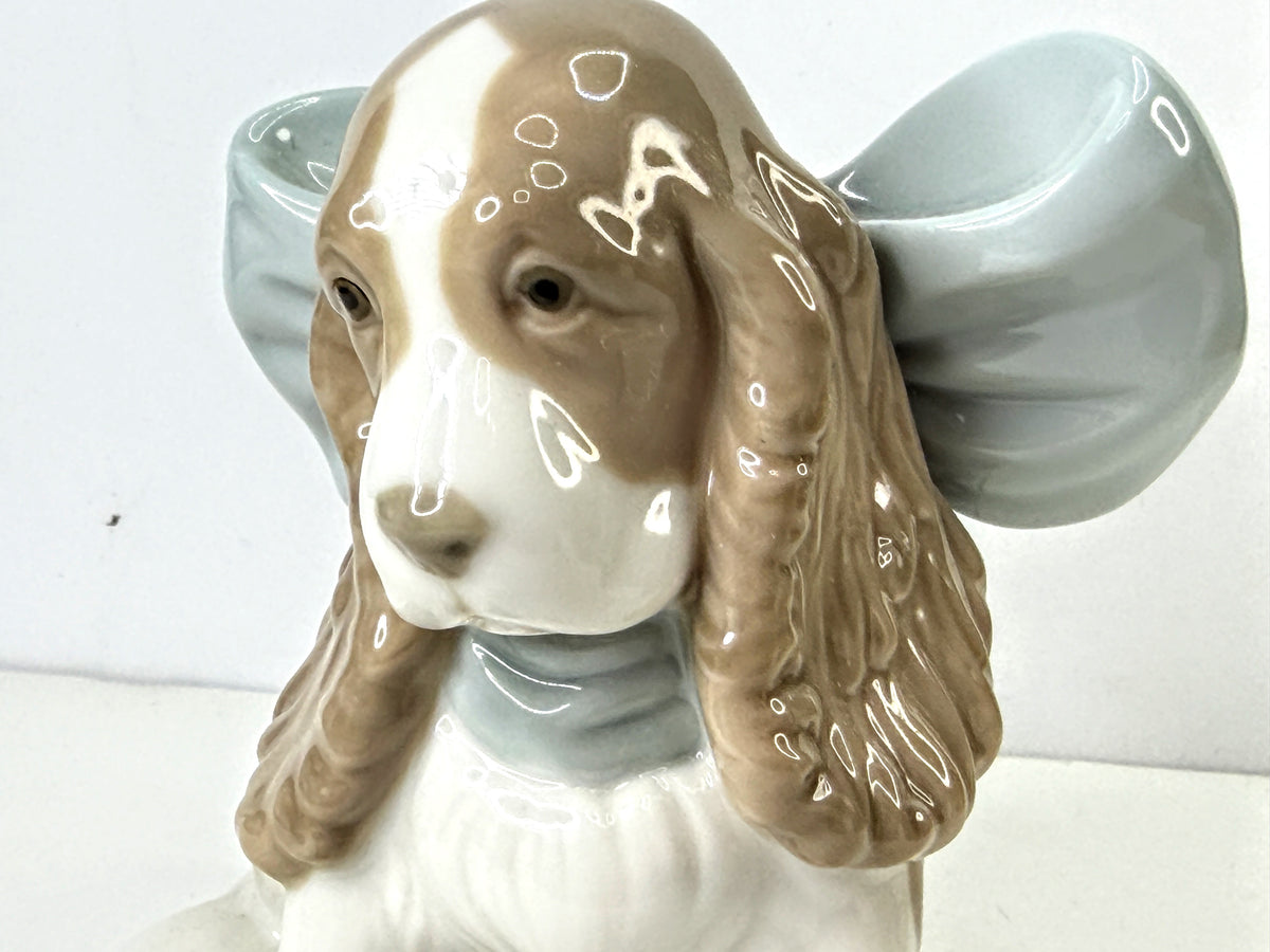 NAO by Lladro Puppy Present Retired Spaniel Dog big bow Porcelain #1349 A1303