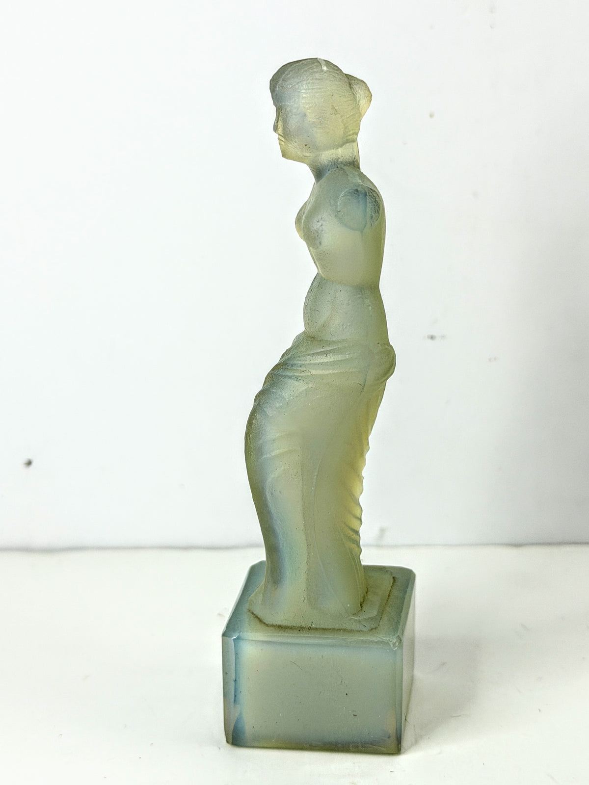 Sabino France Venus de Milo Opalescent Art Glass Figurine Vintage A1304