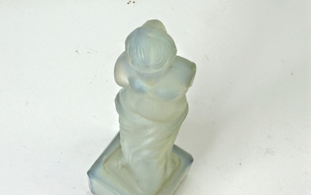 Sabino France Venus de Milo Opalescent Art Glass Figurine Vintage A1304