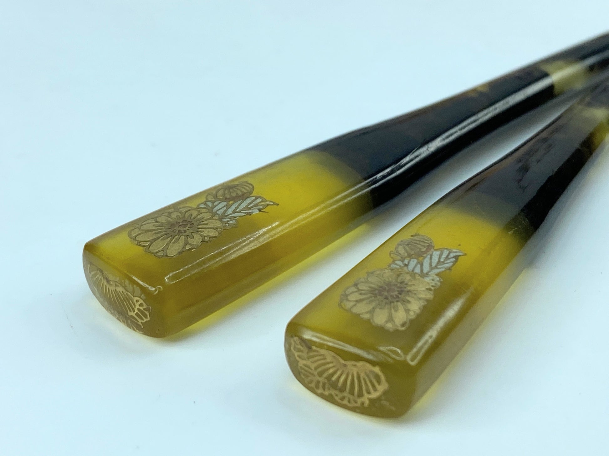 Japanese Decorated Gilt, Resinous, Kushi (Comb) & Kogai (HairStick) GS508