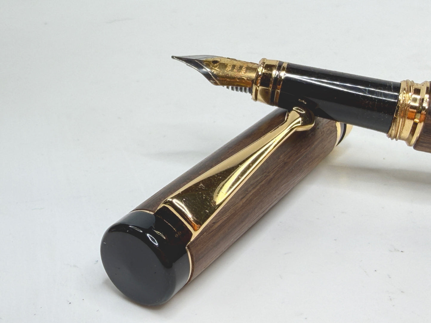 Vintage Rosewood Fountain Pen Iridium Point Germany Gold Trim Hardware SS269