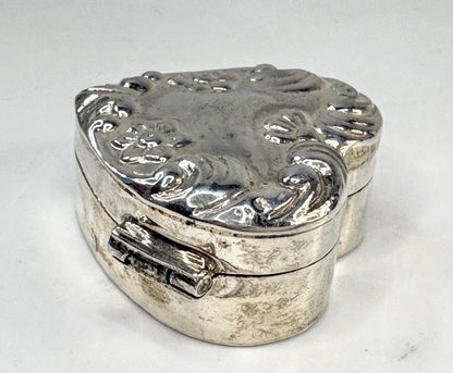 Vintage Sterling Silver Floral Repousse Heart Pill Box 35x30x15mm SS352