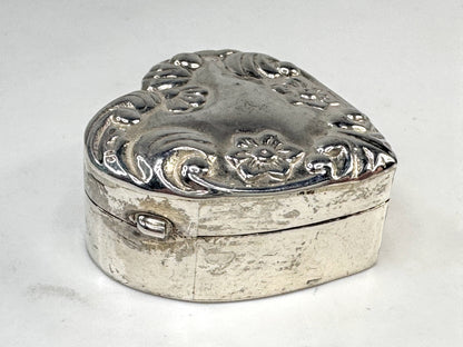 Vintage Sterling Silver Floral Repousse Heart Pill Box 35x30x15mm SS352
