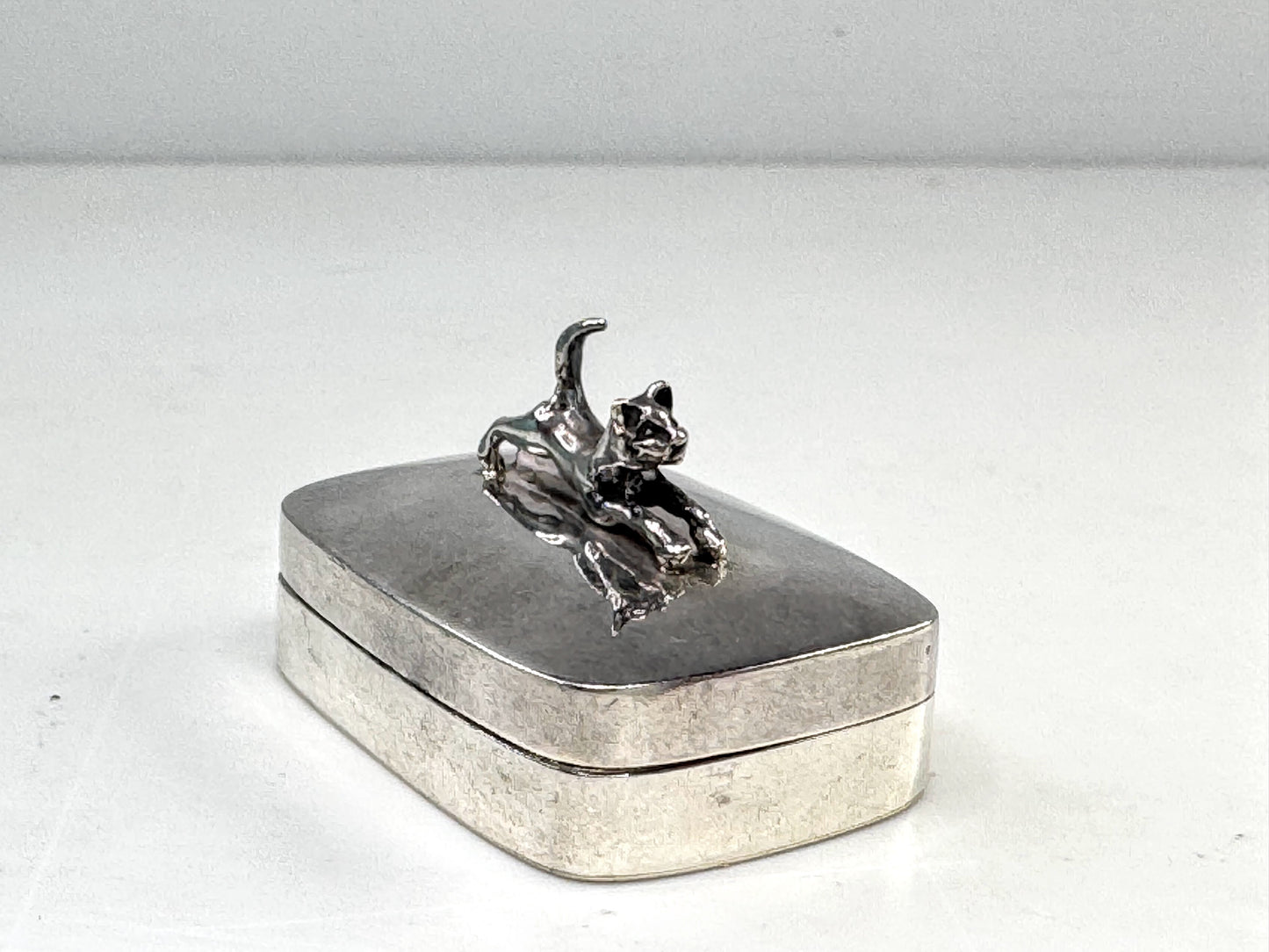Vintage Sterling Silver Cat Finial Trinket Pill Box 36x25x20mm 13.0g SS353