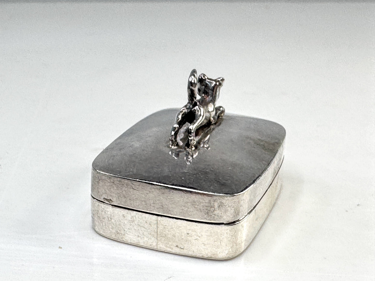 Vintage Sterling Silver Cat Finial Trinket Pill Box 36x25x20mm 13.0g SS353