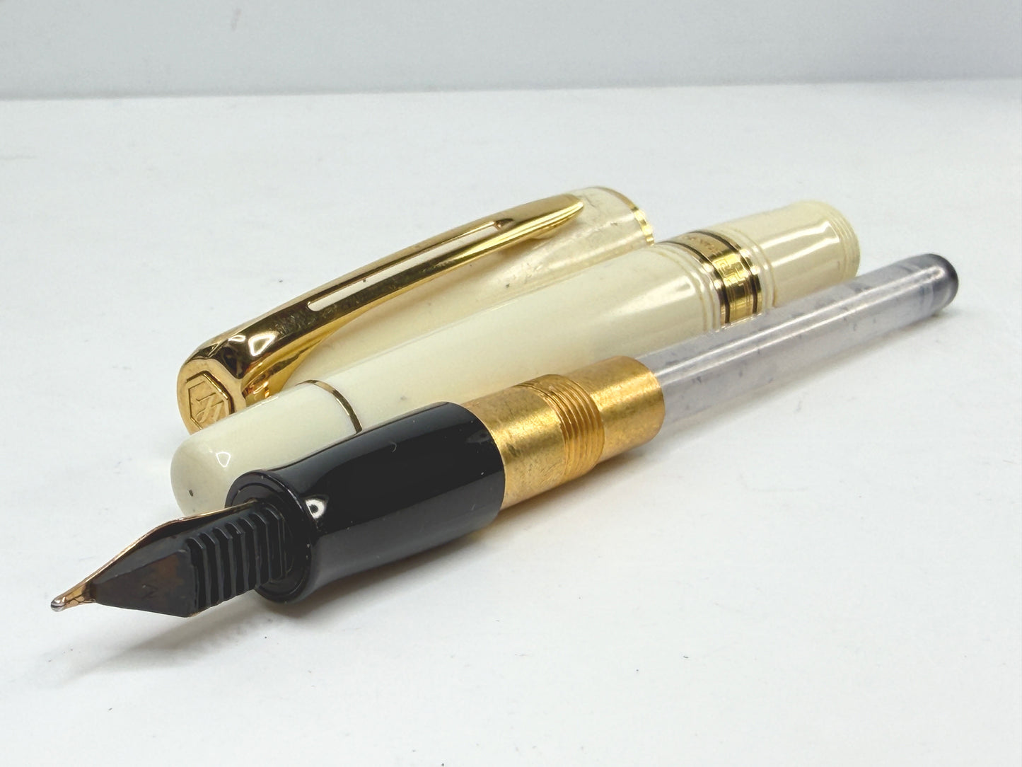 Vintage Waterman Charleston Ivory Gold Trim Fountain Pen 18K Nib SS270