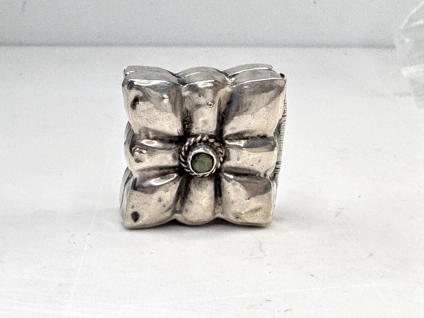 Vintage Sterling Silver Square Pill Box with Opal Inlay 26x26x15mm 8.6g SS359