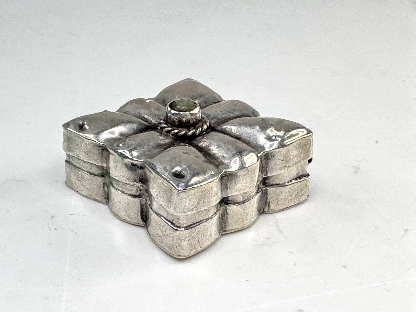 Vintage Sterling Silver Square Pill Box with Opal Inlay 26x26x15mm 8.6g SS359