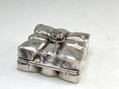 Vintage Sterling Silver Square Pill Box with Opal Inlay 26x26x15mm 8.6g SS359