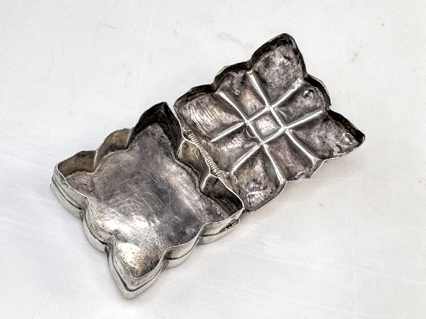 Vintage Sterling Silver Square Pill Box with Opal Inlay 26x26x15mm 8.6g SS359