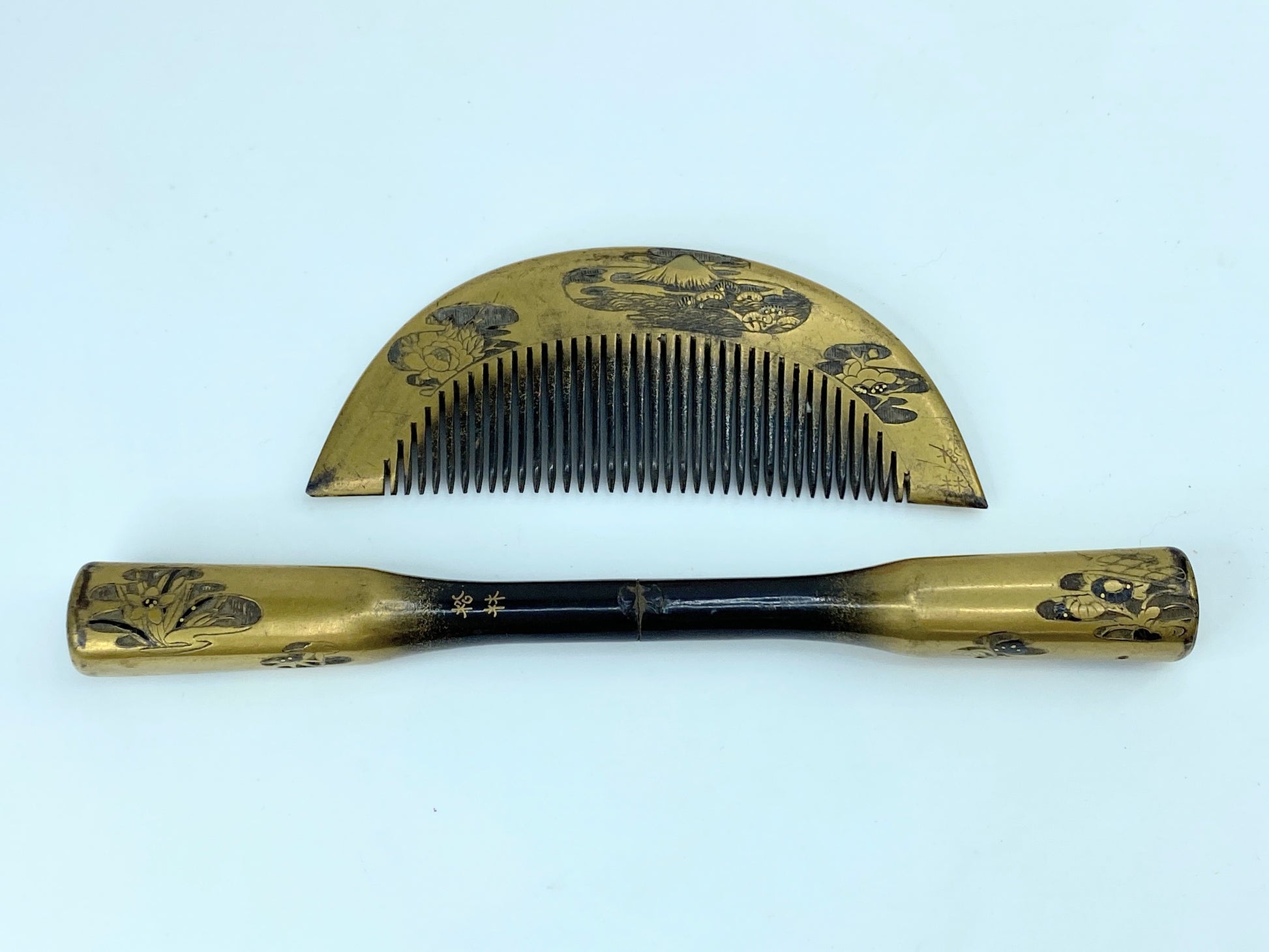 Japanese kanzashi comb and hairpin gold lacquer Pond flower Signed c1950 GS517