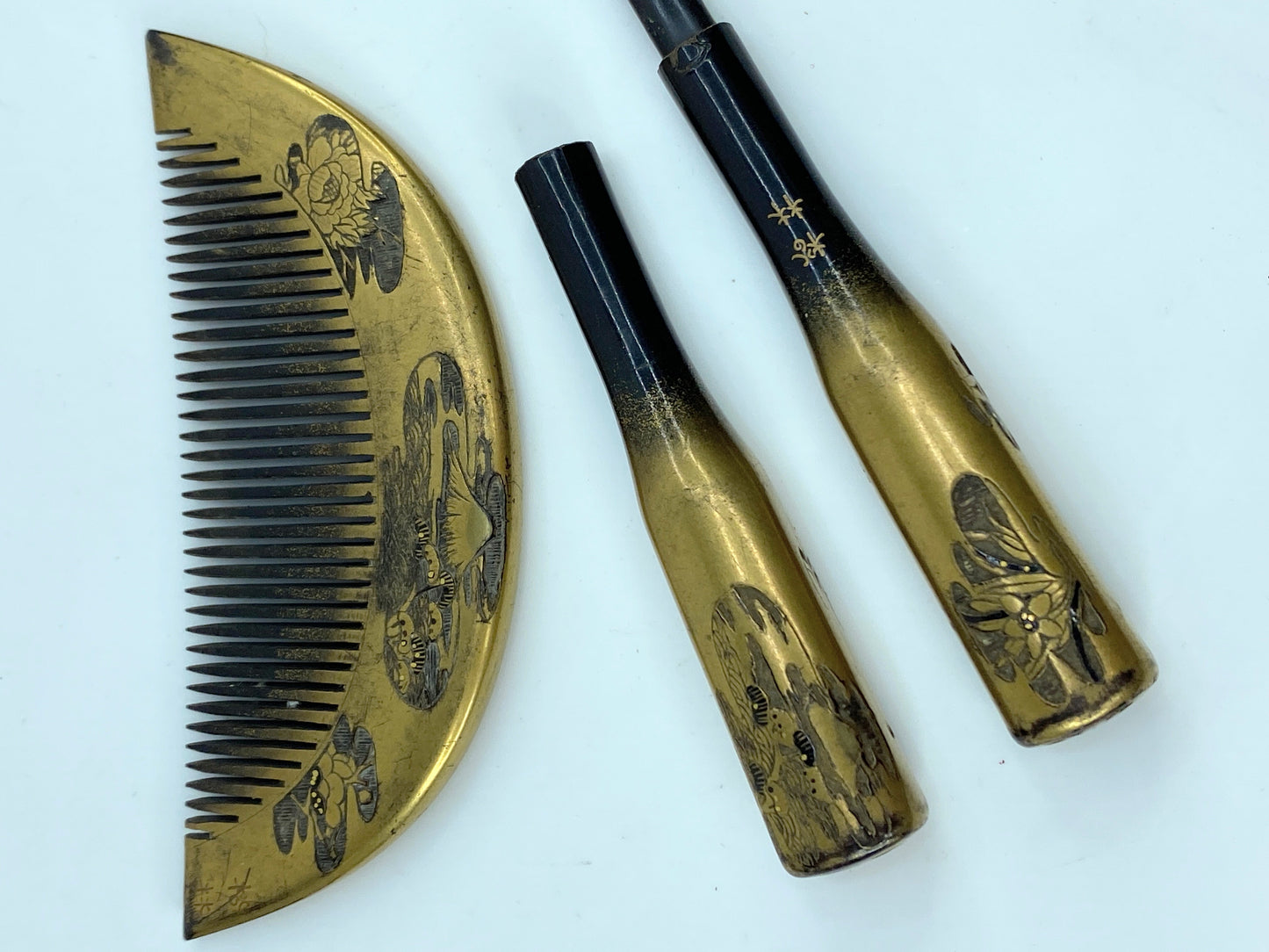 Japanese kanzashi comb and hairpin gold lacquer Pond flower Signed c1950 GS517