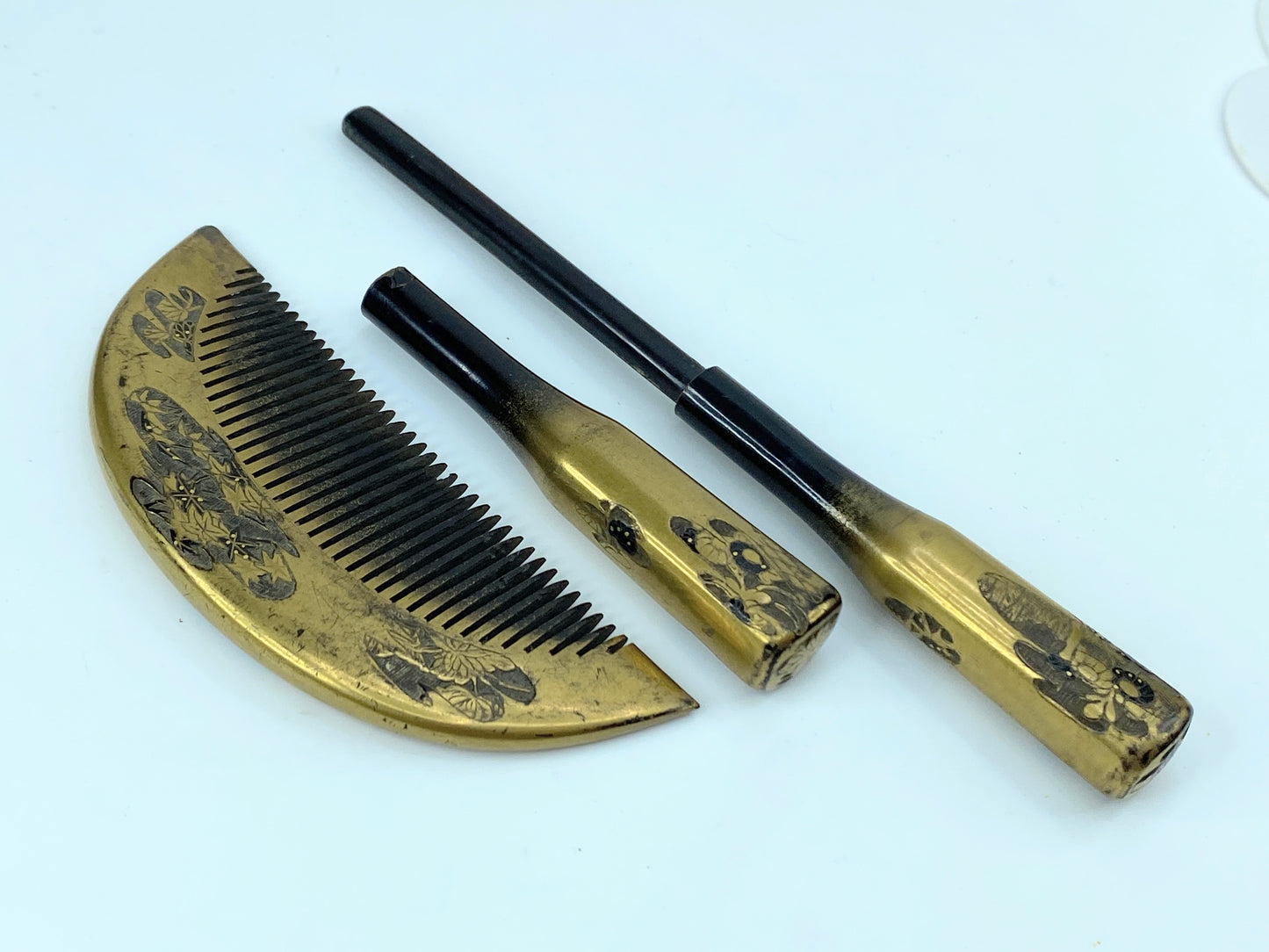 Japanese kanzashi comb and hairpin gold lacquer Pond flower Signed c1950 GS517
