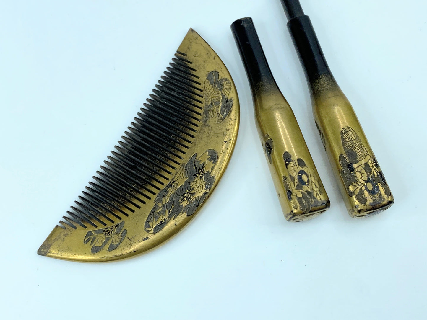 Japanese kanzashi comb and hairpin gold lacquer Pond flower Signed c1950 GS517