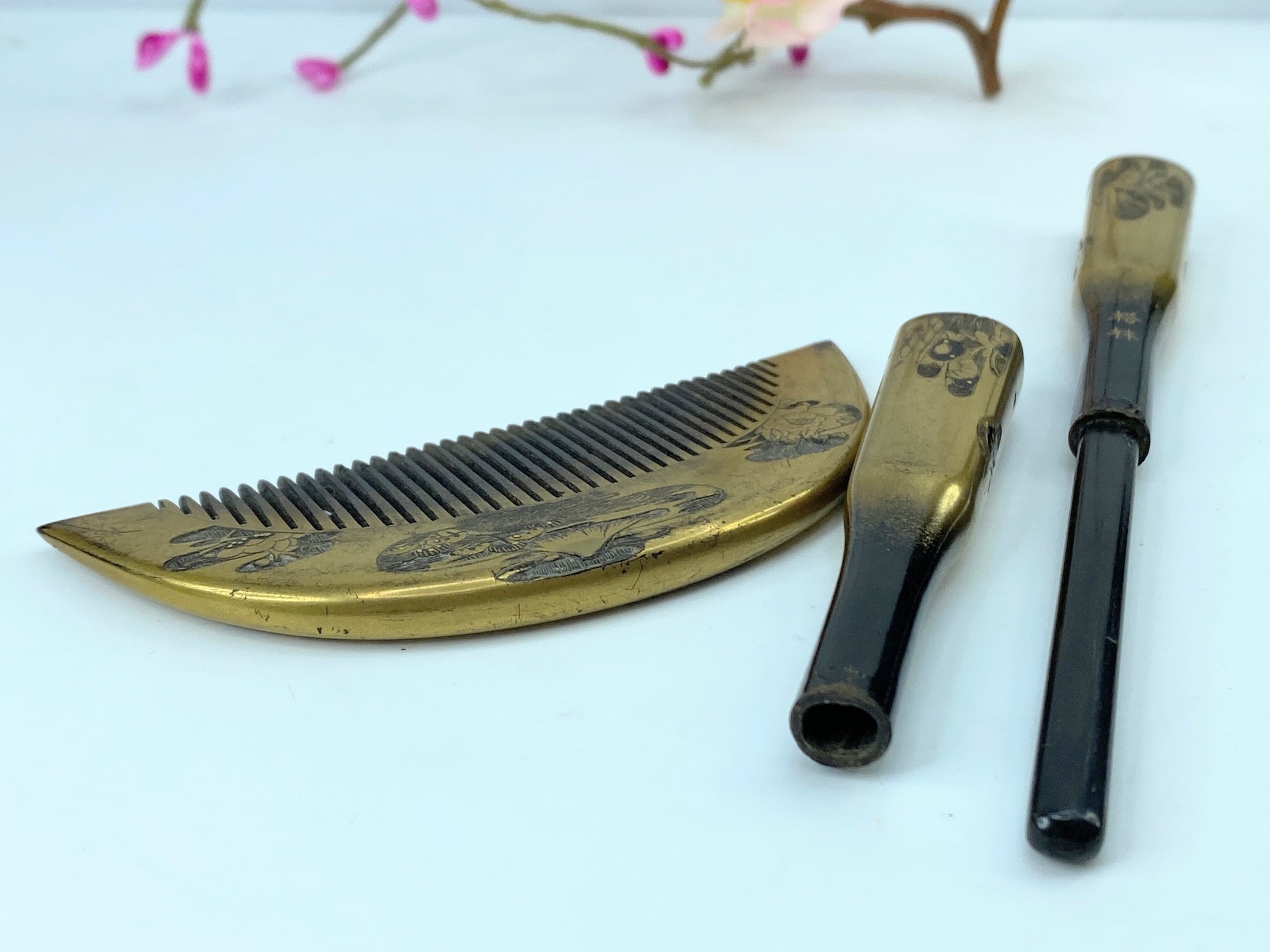 Japanese kanzashi comb and hairpin gold lacquer Pond flower Signed c1950 GS517