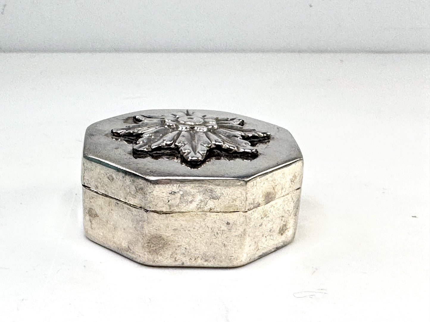 Vintage Sterling Silver Snowflake Hexagon Trinket Pill Box SS364