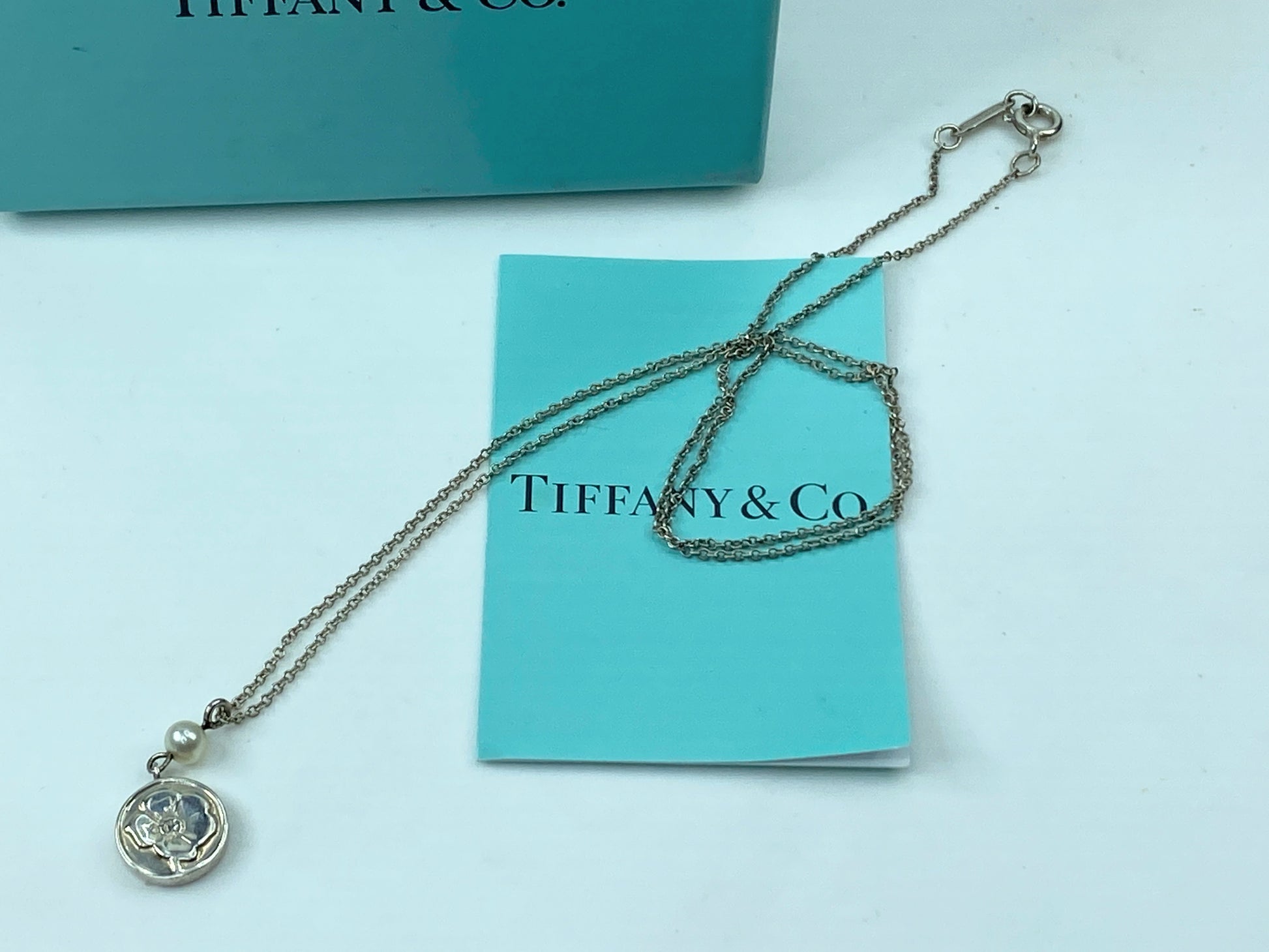 Tiffany & Co. Silver Hibiscus cultured Pearl Necklace Pendant necklace 16" JR364