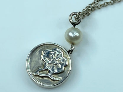 Tiffany & Co. Silver Hibiscus cultured Pearl Necklace Pendant necklace 16" JR364