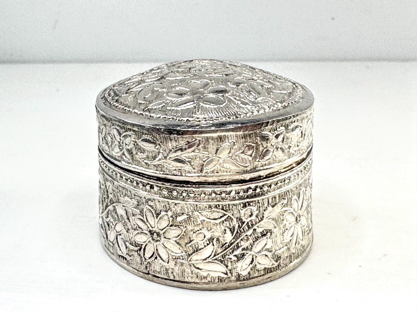 Vintage Sterling Silver Repousse Floral Oval Deep Trinket Box SS369 H925