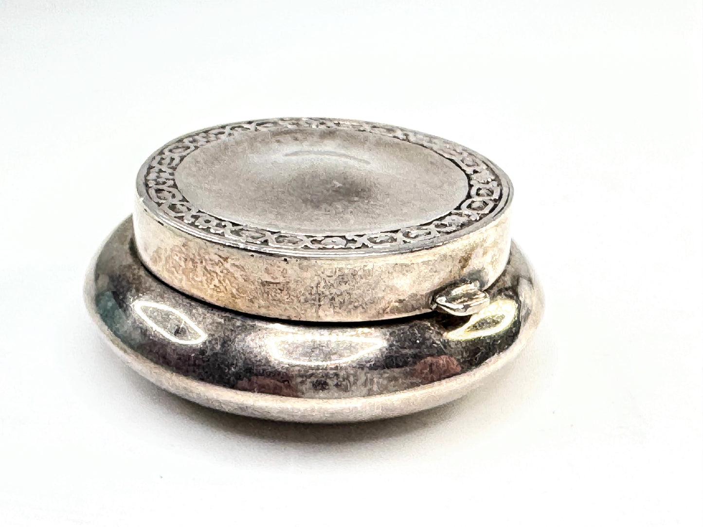 Vintage Sterling Silver Round Powder Pill Trinket Box Pendant SS370