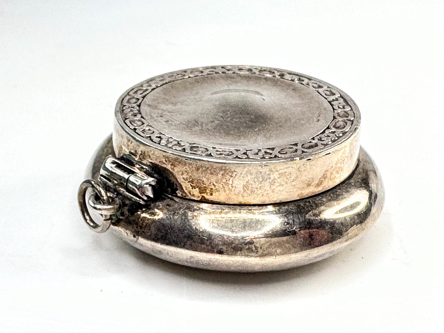 Vintage Sterling Silver Round Powder Pill Trinket Box Pendant SS370