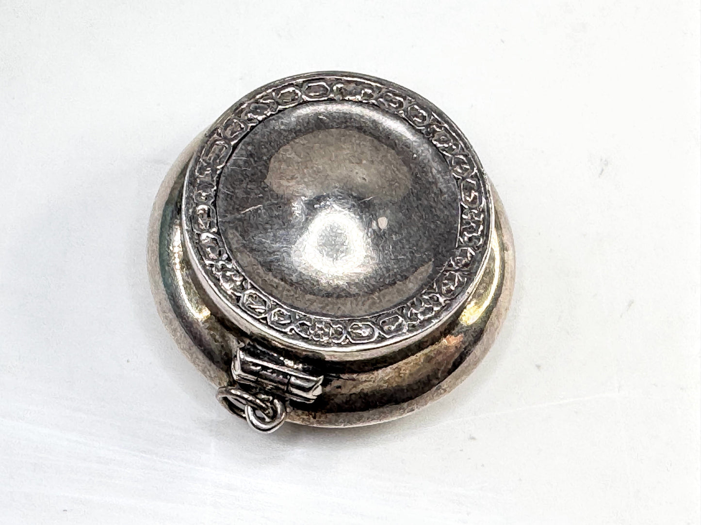 Vintage Sterling Silver Round Powder Pill Trinket Box Pendant SS370