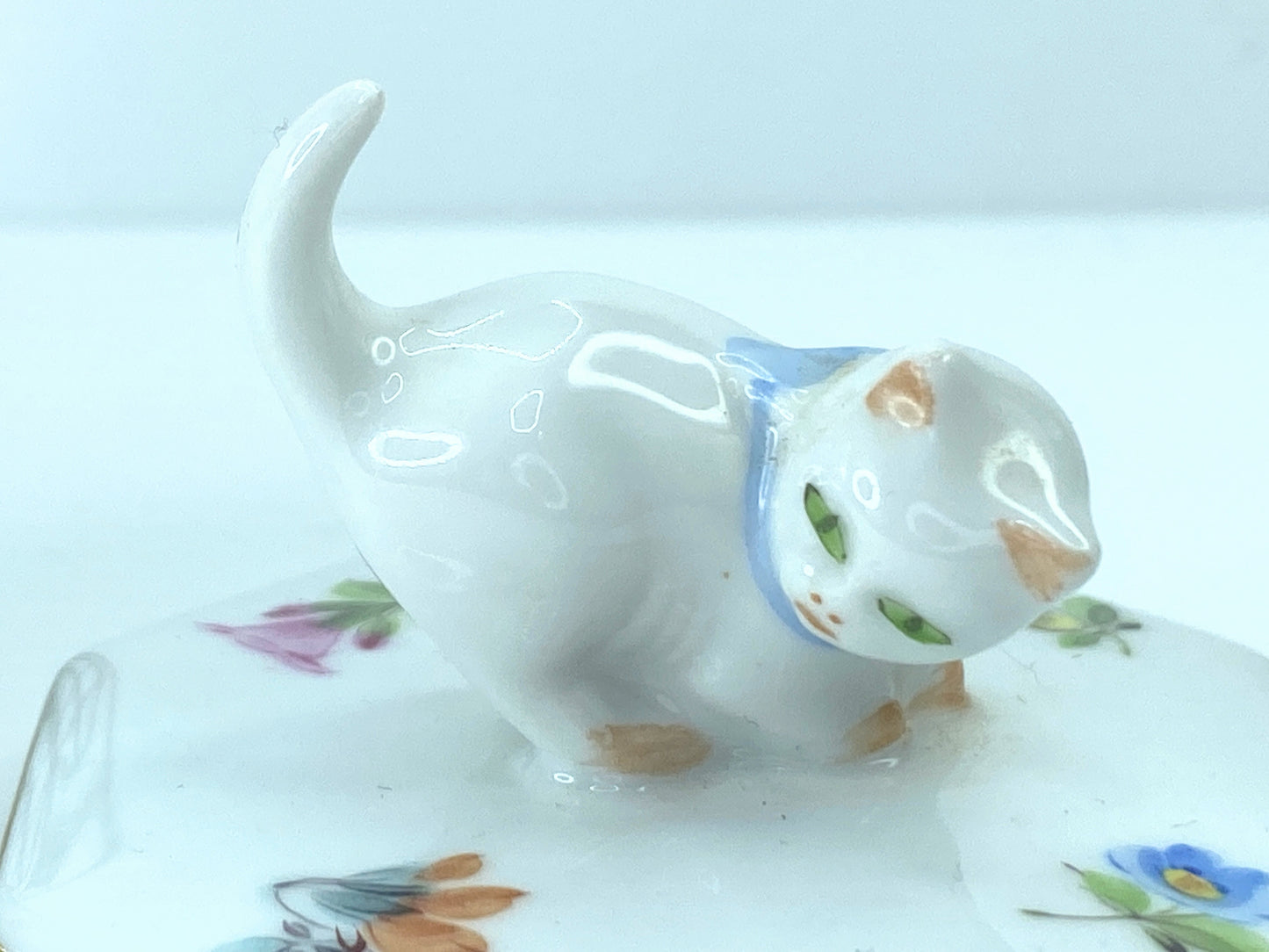 Herend Hungary Porcelain Funny Kitten Gold trimmed Finial Trinket Ring Octagonal